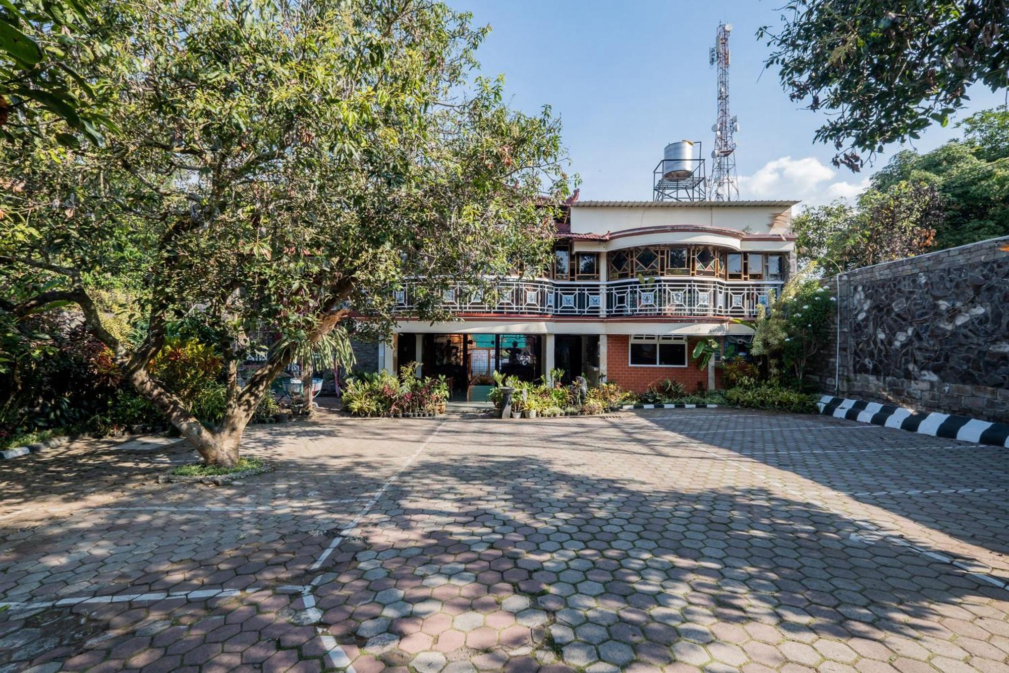 Urbanview Hotel Near Jatim Park 1 By Reddoorz Batu  Exterior photo
