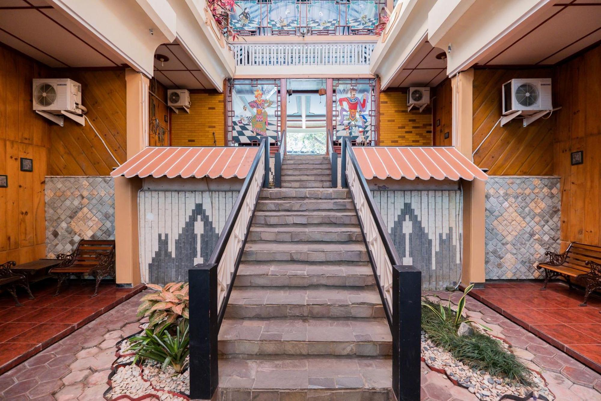 Urbanview Hotel Near Jatim Park 1 By Reddoorz Batu  Exterior photo